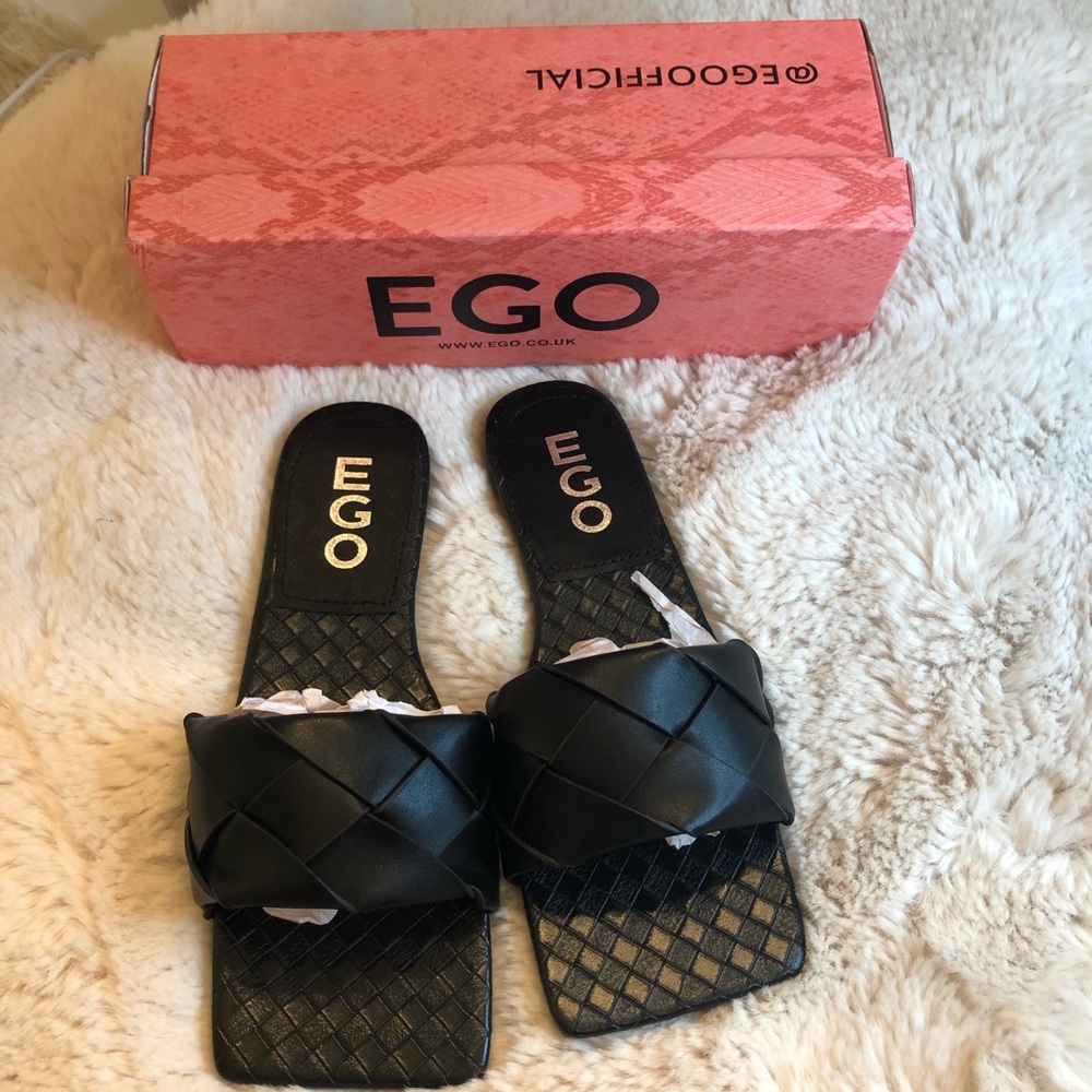 Slides / Sandals